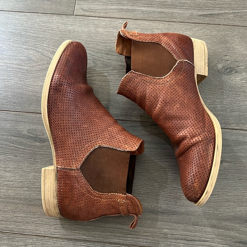 Bata Leather Chelsea Boot - Picture 7 of 8